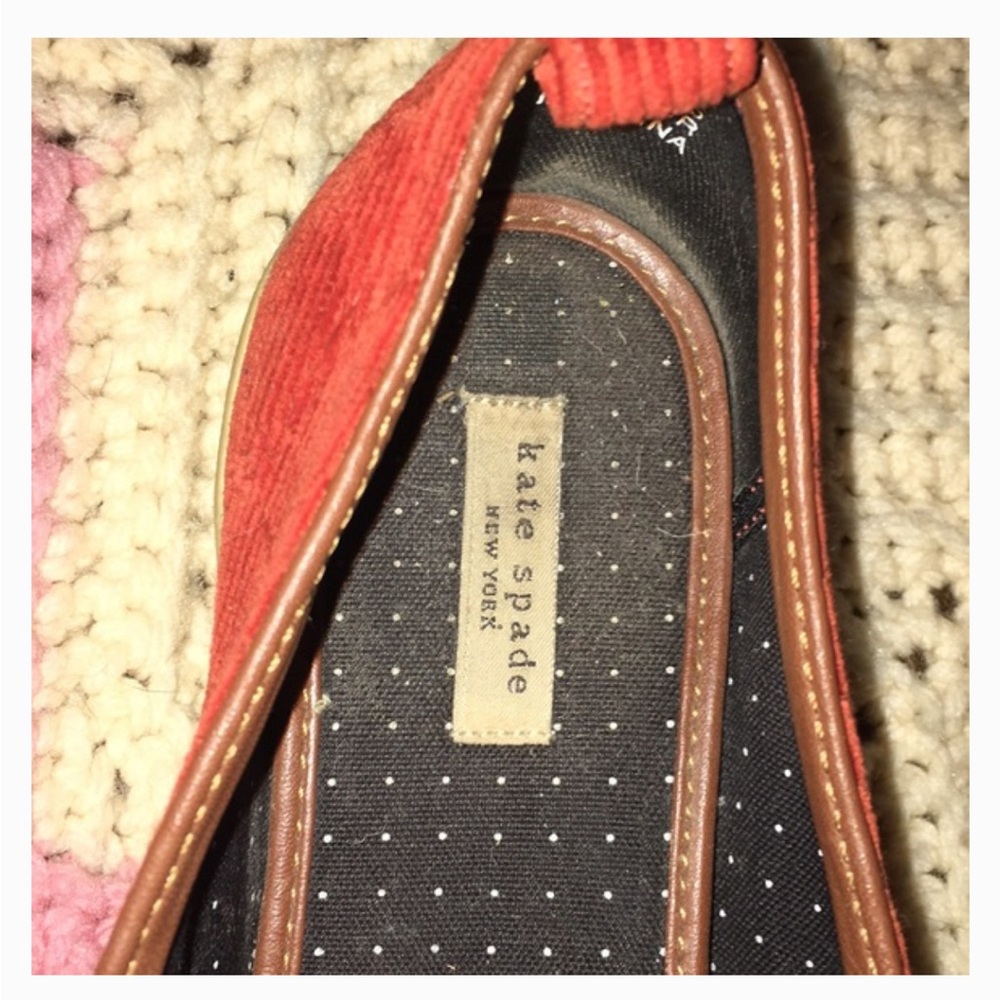 VINTAGE HELLA RETRO KATE SPADE RED CORDUROY SLIP ONS SZ 7 - Picture 2 of 4